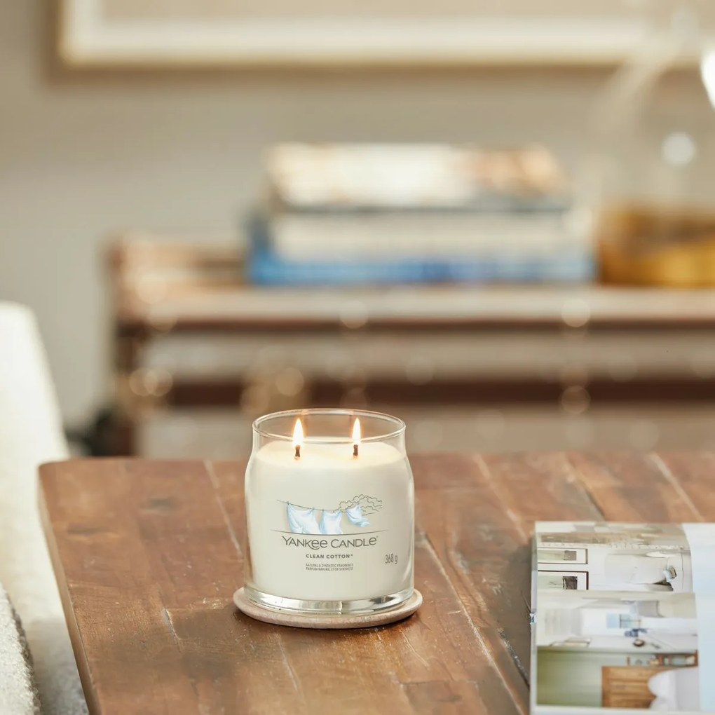 Lumânare parfumată Yankee Candle Signature în borcan, medie, Clean Cotton, 368 g