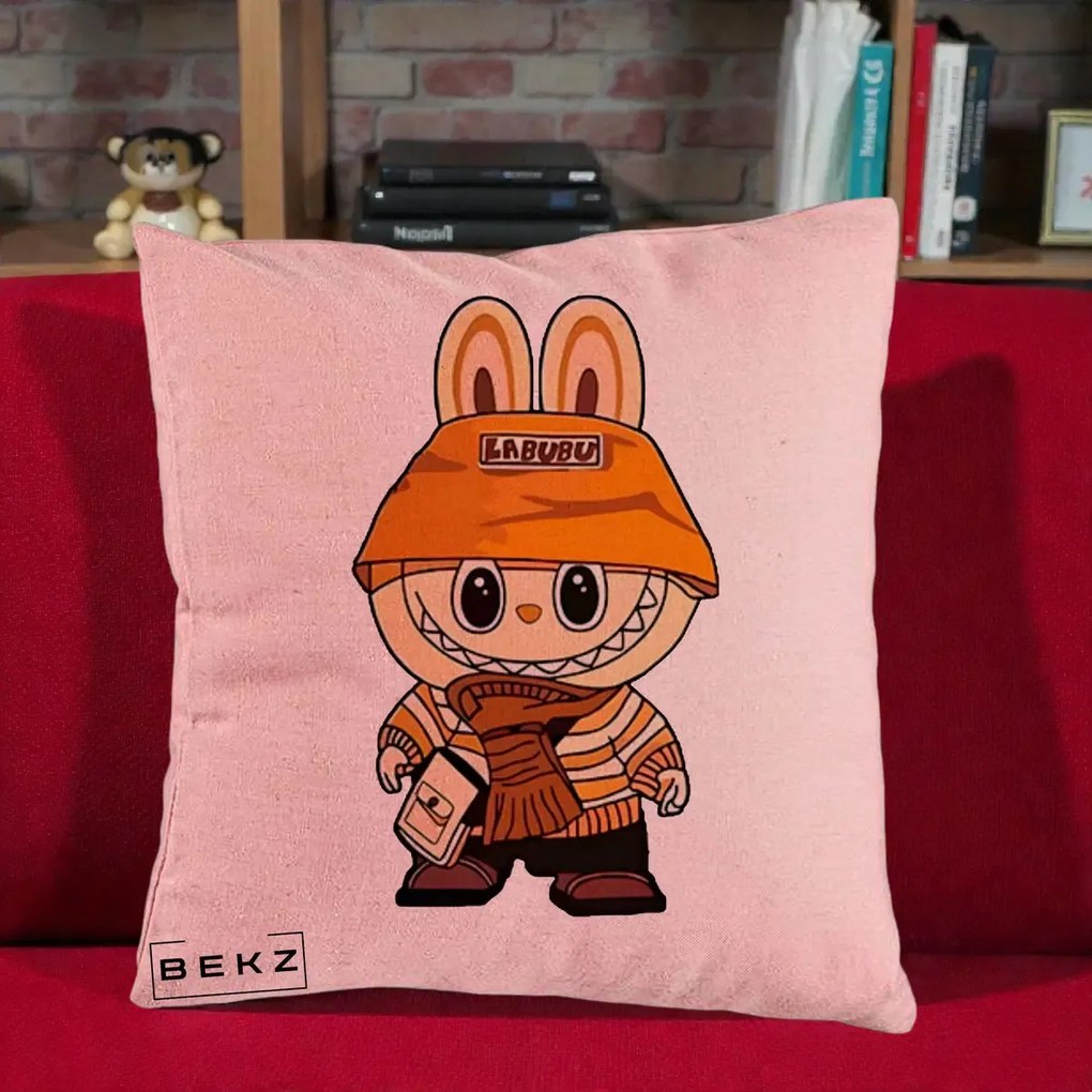 Perna Personalizata Labubu Streetwear Portocaliu, 40x40 cm, Roz, Husa Detasabila, Perna Inclusa, BEKZ®