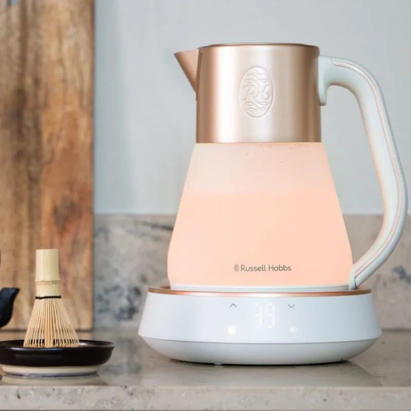 Russell Hobbs Calm Kettle 27450-70, 2400W, 1,7 l, 40-100°C, Fierbere silențioasă, butoane tactile, alerte sonore, 6 culori schimbătoare, Protect, fără BPA și PFAS, alb/dorat