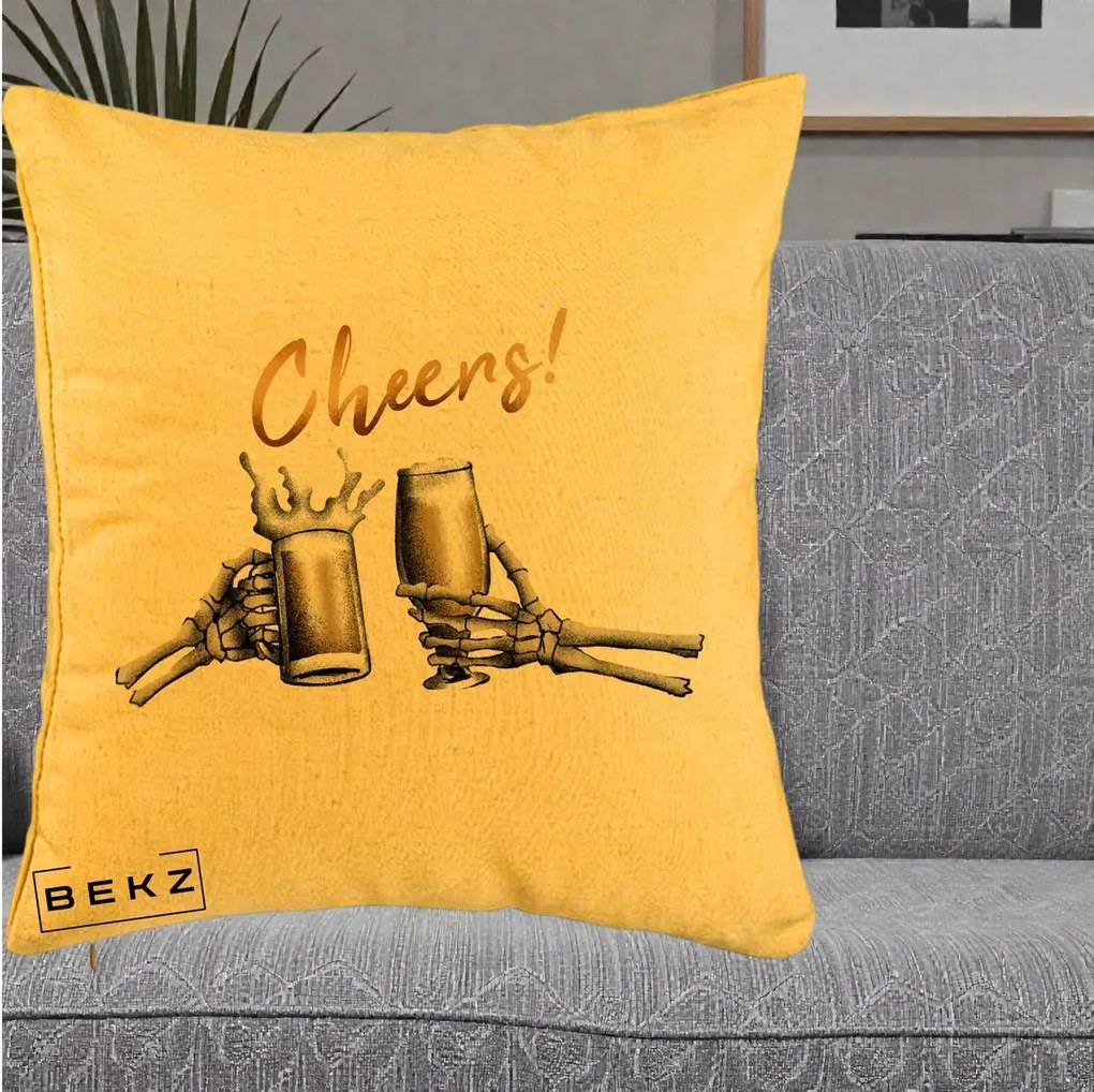 Perna Decorativa Halloween Cheers Schelete cu Bere, 40x40 cm, Galben, Husa Detasabila, Perna Inclusa, BEKZ®