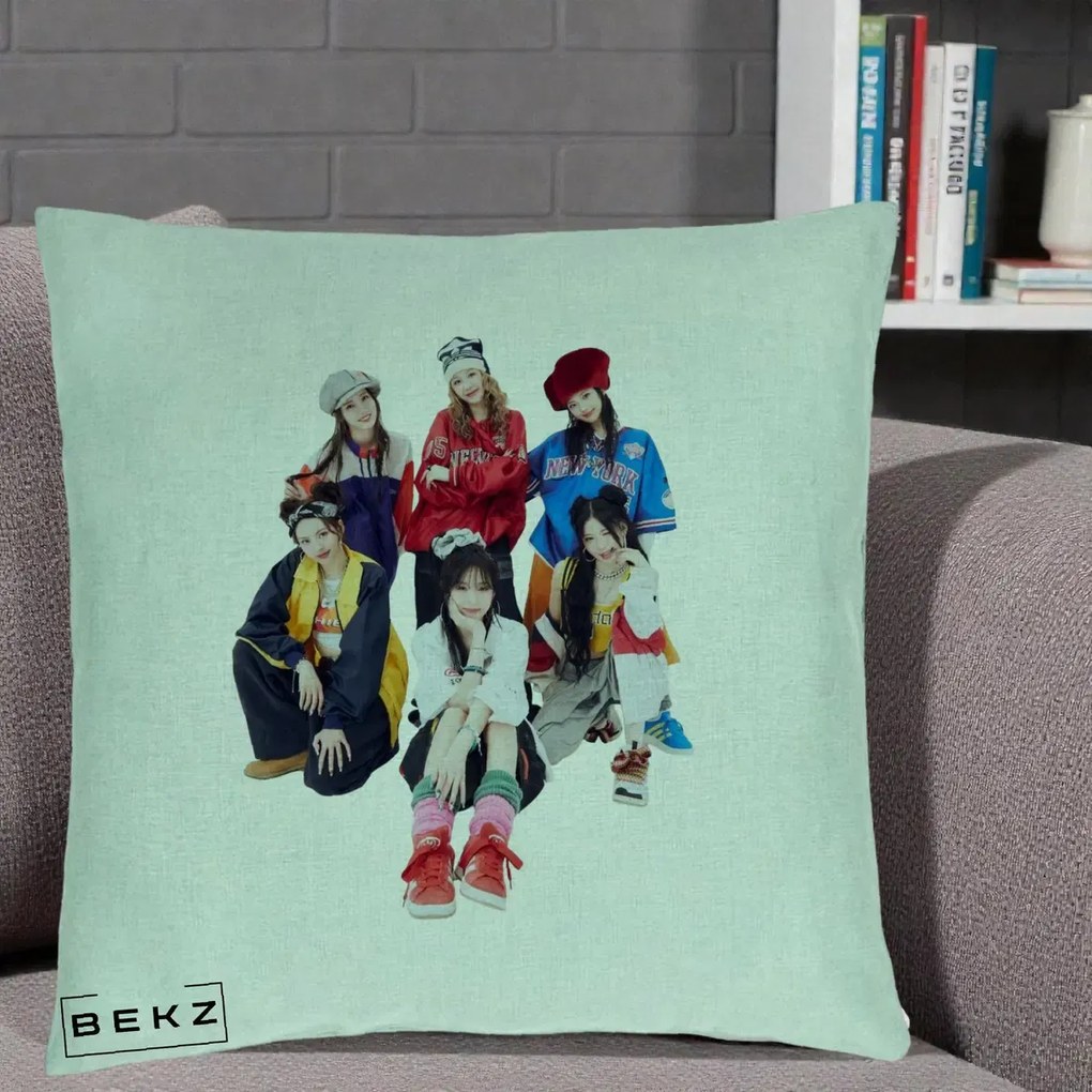 Perna Personalizata Grup K-pop Fete Streetwear Foto, 40x40 cm, Verde Menta, Husa Detasabila, Perna Inclusa, BEKZ®