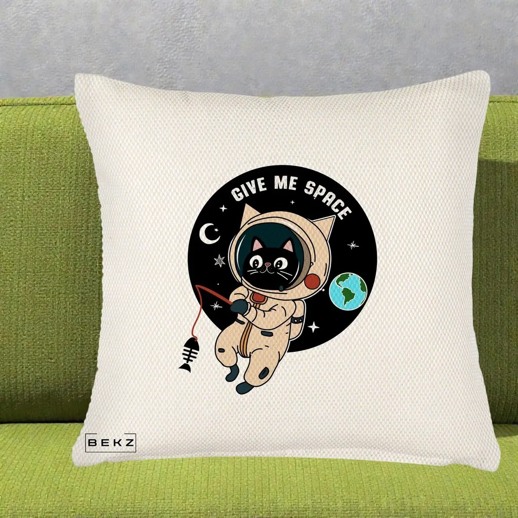 Perna Decorativa Give Me Space Pisica Astronaut, 40x40 cm, Crem Reliefat, Husa Detasabila, Perna Inclusa, BEKZ®