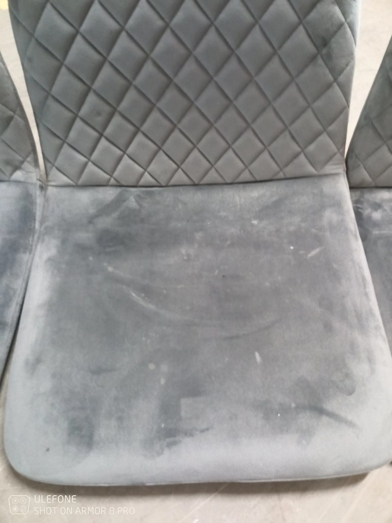 Promotie Scaun gri IRYS VELVET cu picioare negre a II-a calitate