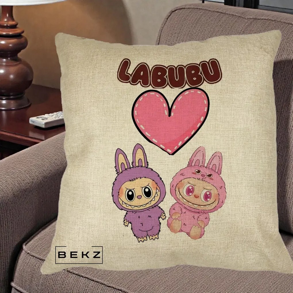 Perna Personalizata Labubu Cuplu Inima, 40x40 cm, Crem, Husa Detasabila, Perna Inclusa, BEKZ®