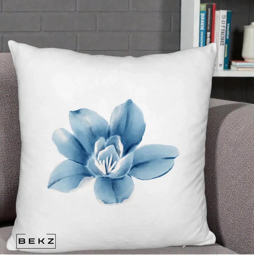 Perna Decorativa Magnolie Albastra Acuarela, 40x40 cm, Alb Pufos, Husa Detasabila, Perna Inclusa, BEKZ®