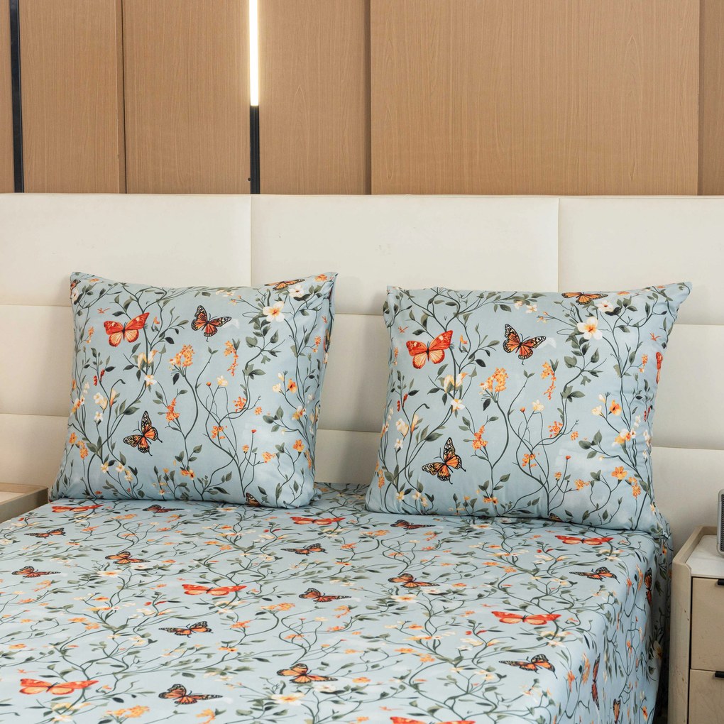 Lenjerie de pat din microfibra MONARCH WINGS albastru deschis Dimensiune lenjerie de pat: 70 x 90 cm | 140 x 220 cm
