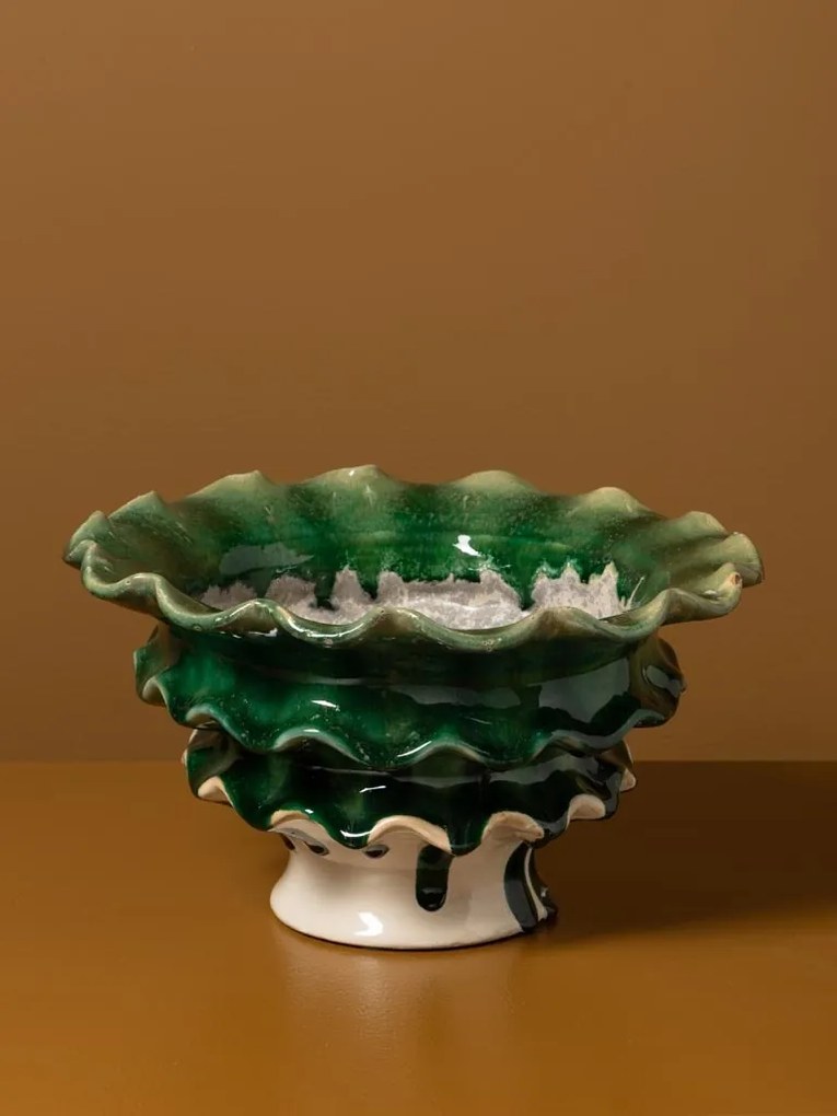 Bol pentru fructe din ceramică artizanală natur cu margini sculptate ondulat, verde, 18,5 × 33 cm, „Corola"