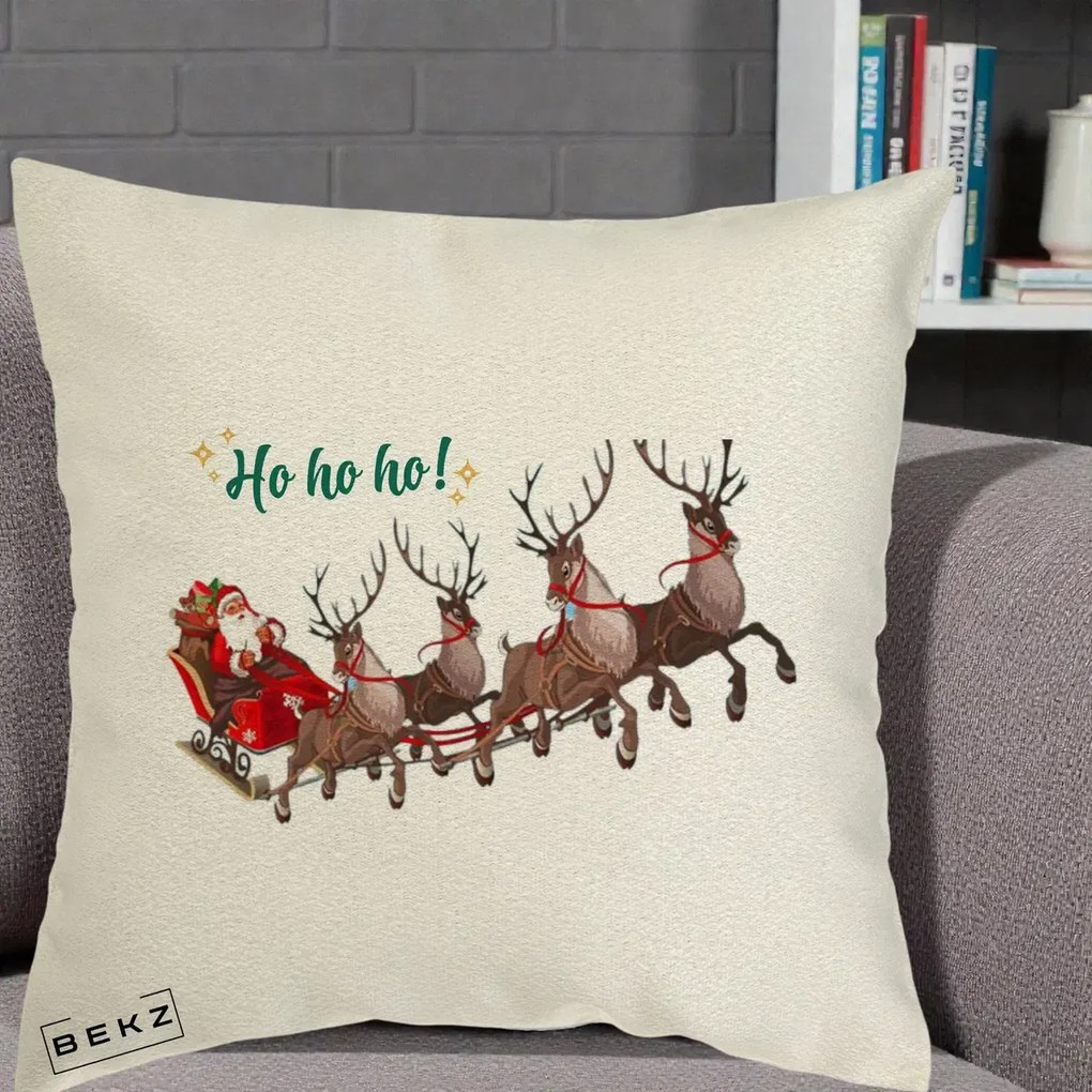 Perna Decorativa Ho Ho Ho Mos Craciun cu Sanie si Reni, 40x40 cm, Ecru, Husa Detasabila, Perna Inclusa, BEKZ®