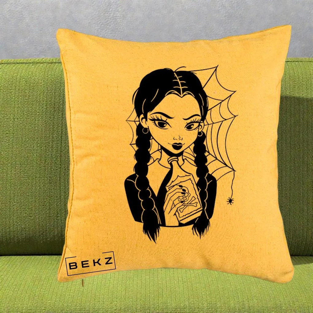 Perna Personalizata Wednesday cu Panza de Paianjen, 40x40 cm, Galben, Husa Detasabila, Perna Inclusa, BEKZ®