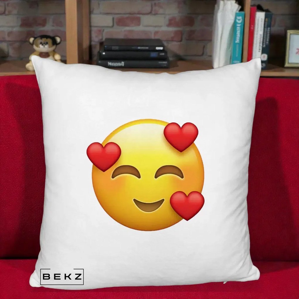 Perna Decorativa Emoji cu 3 Inimi, 40x40 cm, Alb Pufos, Husa Detasabila, Perna Inclusa, BEKZ®