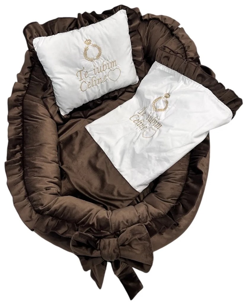 Set 4 în 1 LUX Cuib baby nest bebelusi din catifea MARO inchis cu volanase și salteluta matlasata detașabilă + păturică și pernuta personalizate