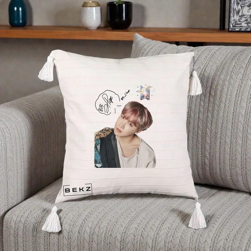 Perna Personalizata K-pop BTS J-Hope Par Roz Autograf, 40x40 cm, Bej cu Franjuri, Husa Detasabila, Perna Inclusa, BEKZ®