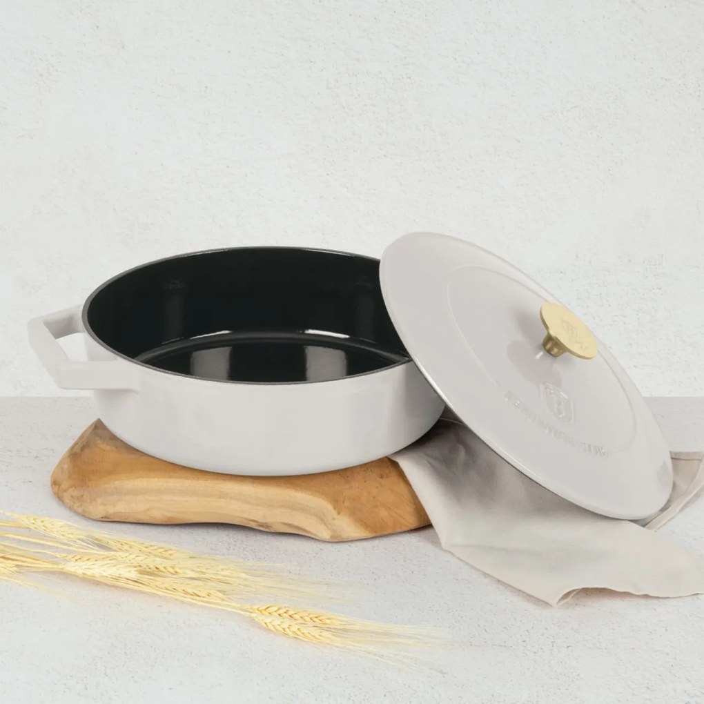Cratiță din fontă emailată cu capac 26 cm, 2.57 L Berlinger Haus Sahara Collection BH 6530, crem, ideală pentru friptură și cuptor
