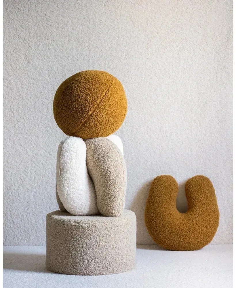 Pernă decorativă pentru copii maro deschis cu tapițerie din țesătură bouclé U – Wigiwama