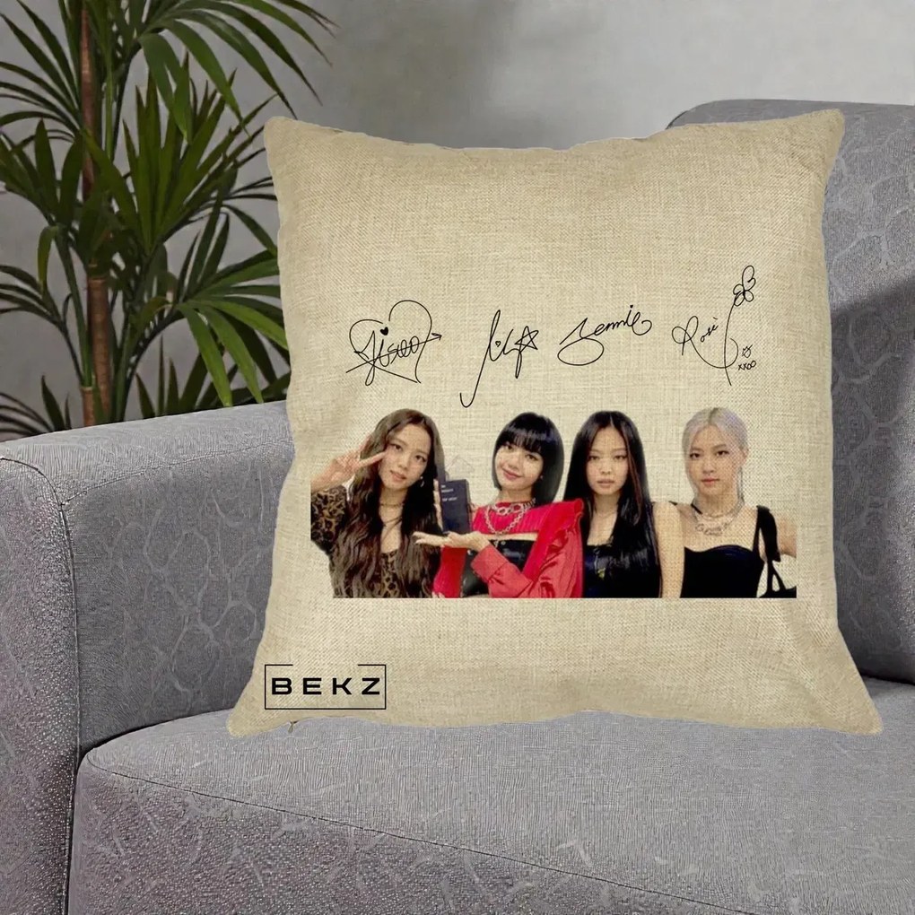 Perna Personalizata K-pop BLACKPINK Semnaturi, 40x40 cm, Crem, Husa Detasabila, Perna Inclusa, BEKZ®