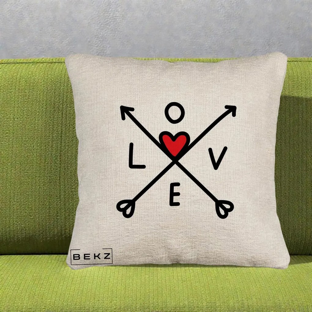 Perna Decorativa Love cu Sageti Incrucisate si Inima Rosie, 40x40 cm, Bej Canapea, Husa Detasabila, Perna Inclusa, BEKZ®