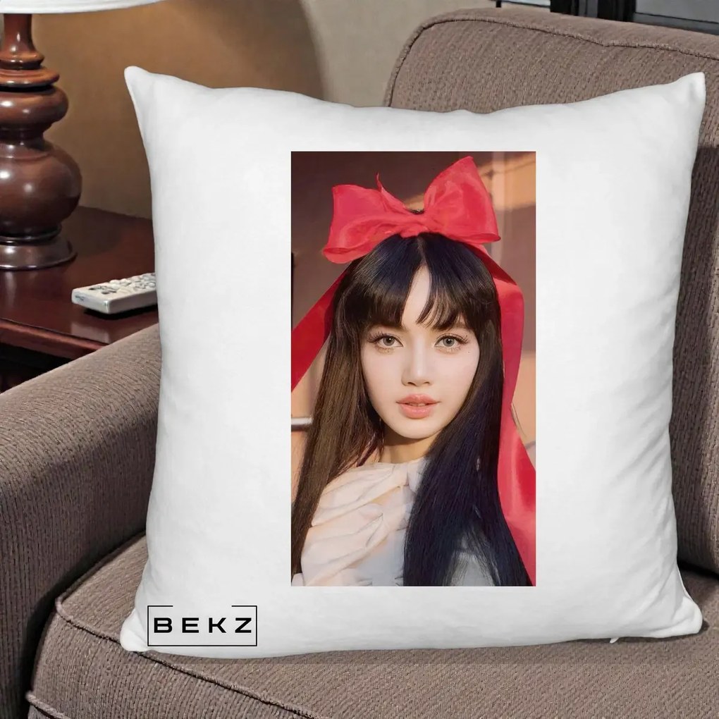 Perna Personalizata K-pop BLACKPINK Rose cu Funda Rosie, 40x40 cm, Alb Pufos, Husa Detasabila, Perna Inclusa, BEKZ®