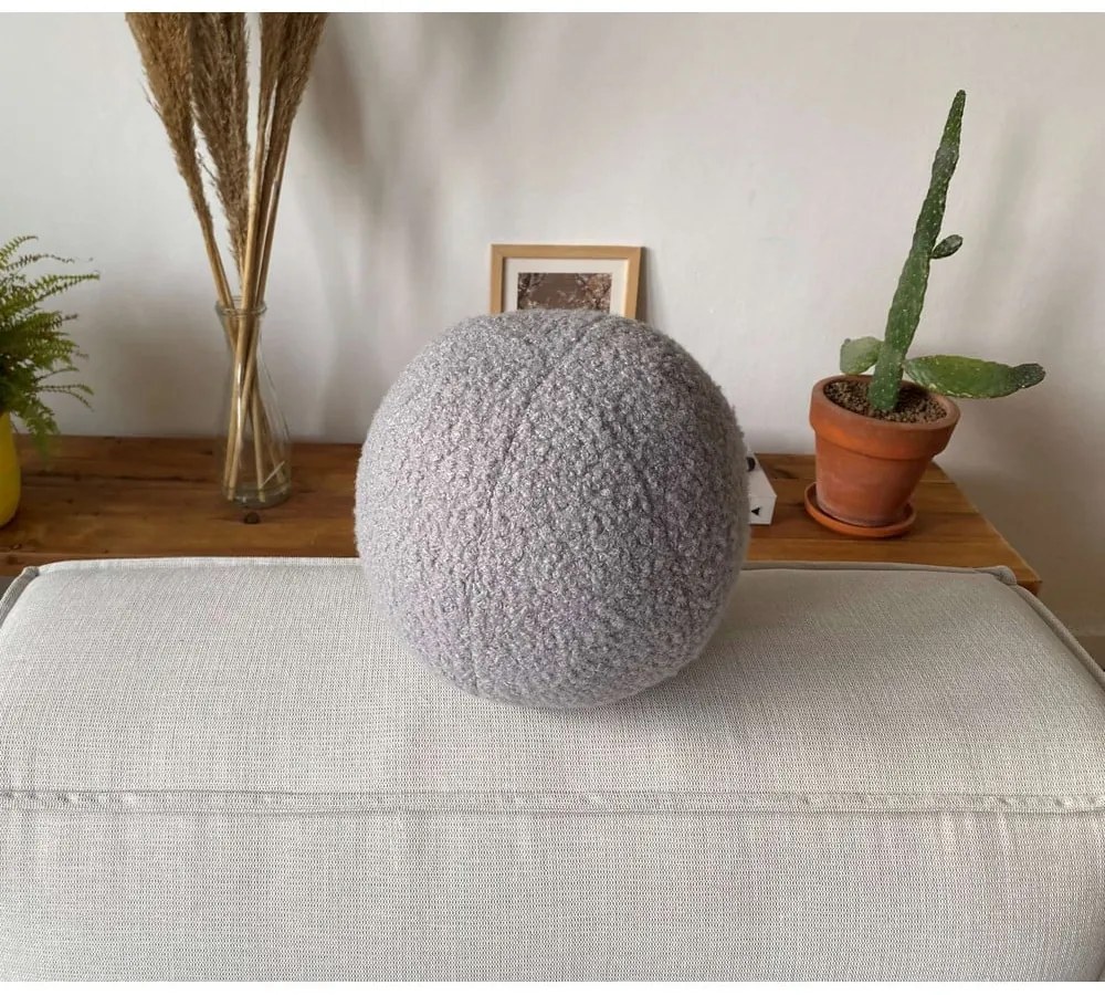 Pernă decorativă din material bouclé ø 25 cm Top – Mioli Decor