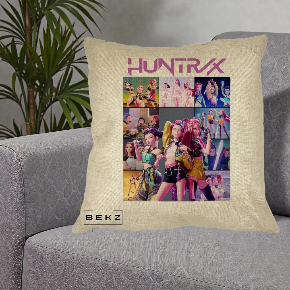 Perna Personalizata K-pop HUNTRX Colaj Animat Foto Grup, 40x40 cm, Crem, Husa Detasabila, Perna Inclusa, BEKZ®