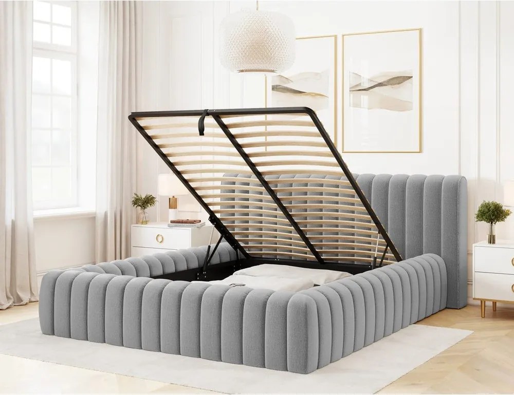 Pat matrimonial gri deschis tapițat cu spațiu de depozitare cu somieră 140x200 cm Carilla – ELTAP