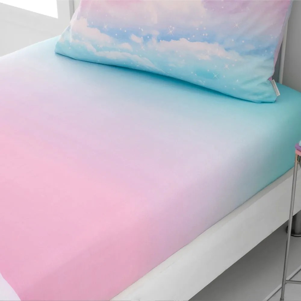 Cearceaf pentru copii albastru-roz pentru pat dublu cu elastic 135x190 cm Ombre Rainbow Clouds – Catherine Lansfield