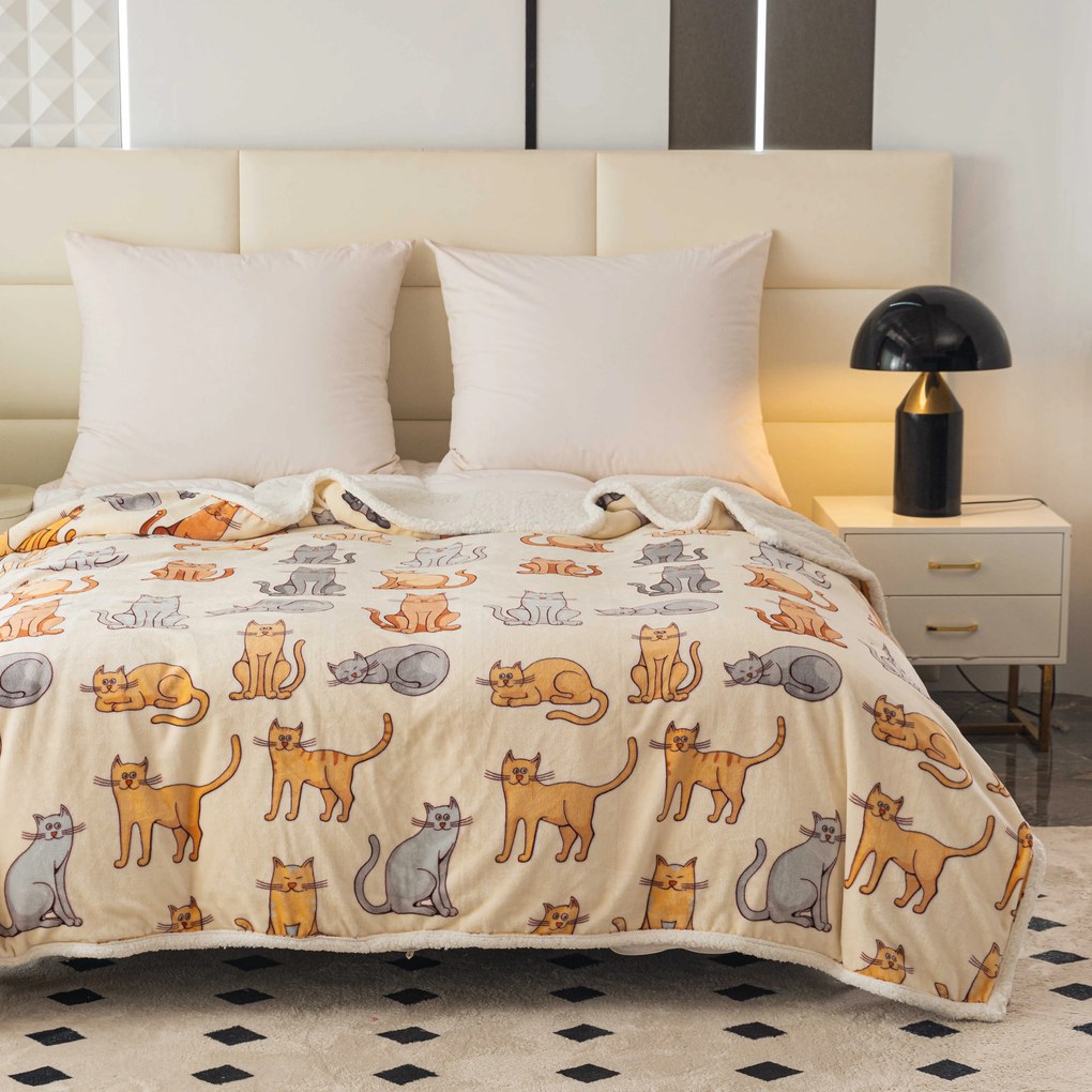 Patura miel din microplus COLORED CATS crem Dimensiune: 160 x 200 cm