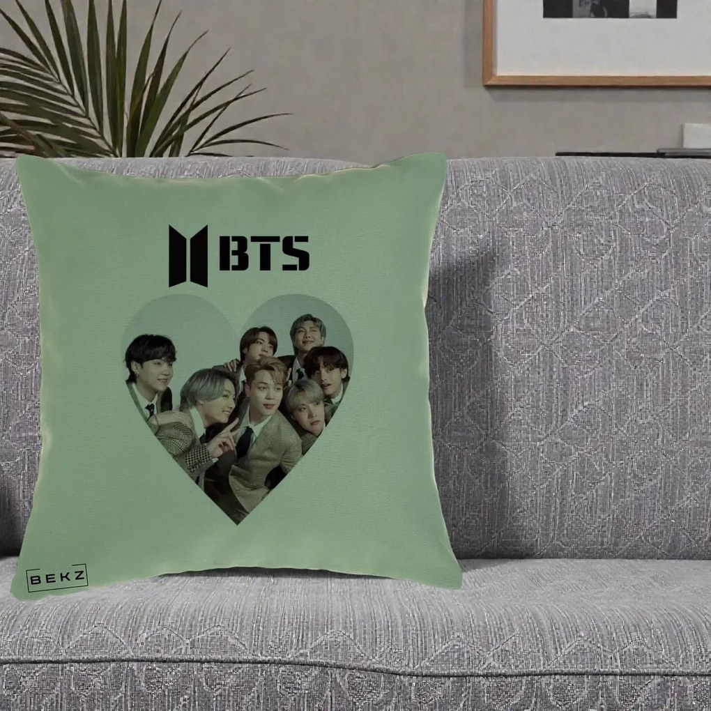 Perna Personalizata K-pop BTS Grup Fotografie in Inima, 40x40 cm, Verde, Husa Detasabila, Perna Inclusa, BEKZ®