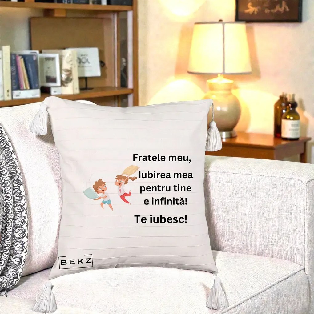 Cadou pentru Frate - Perna Personalizata Fratele Meu Te Iubesc Copii Batalie Perne, 40x40 cm, Bej cu Franjuri, Husa Detasabila, Perna Inclusa, BEKZ®