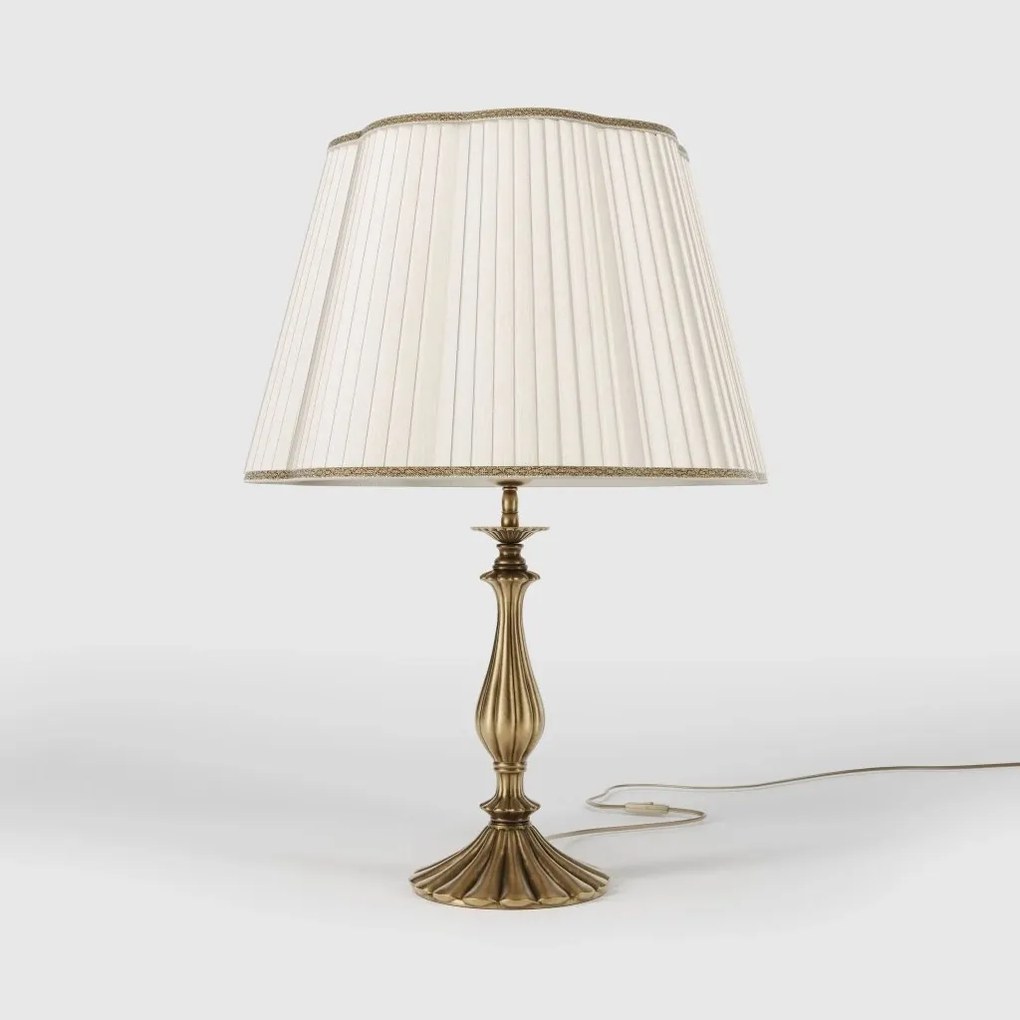 Veioza, Lampa de masa din alama stil clasic Petalo