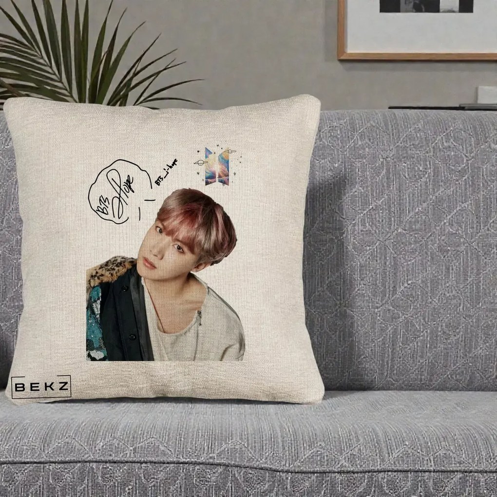 Perna Personalizata K-pop BTS J-Hope Par Roz Autograf, 40x40 cm, Bej Canapea, Husa Detasabila, Perna Inclusa, BEKZ®