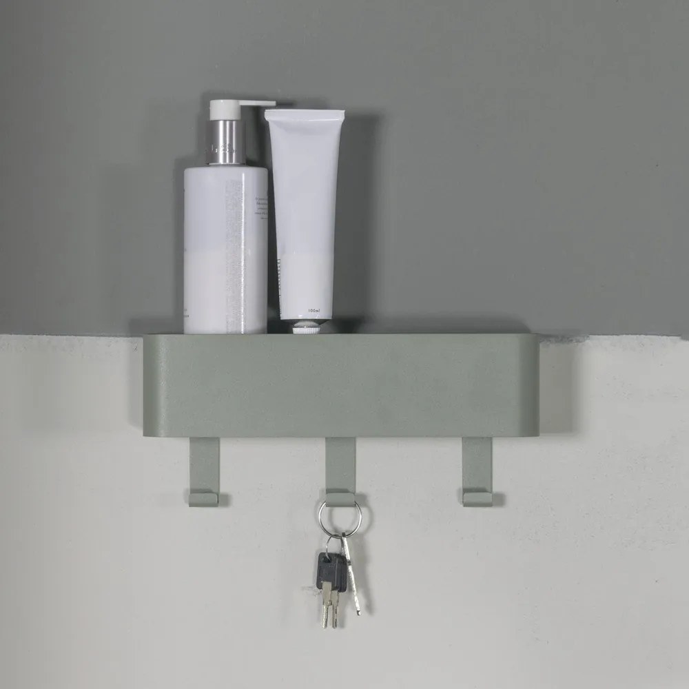 Cuier de perete verde prăfuit cu raft din metal 27 cm Dax Play – Spinder Design