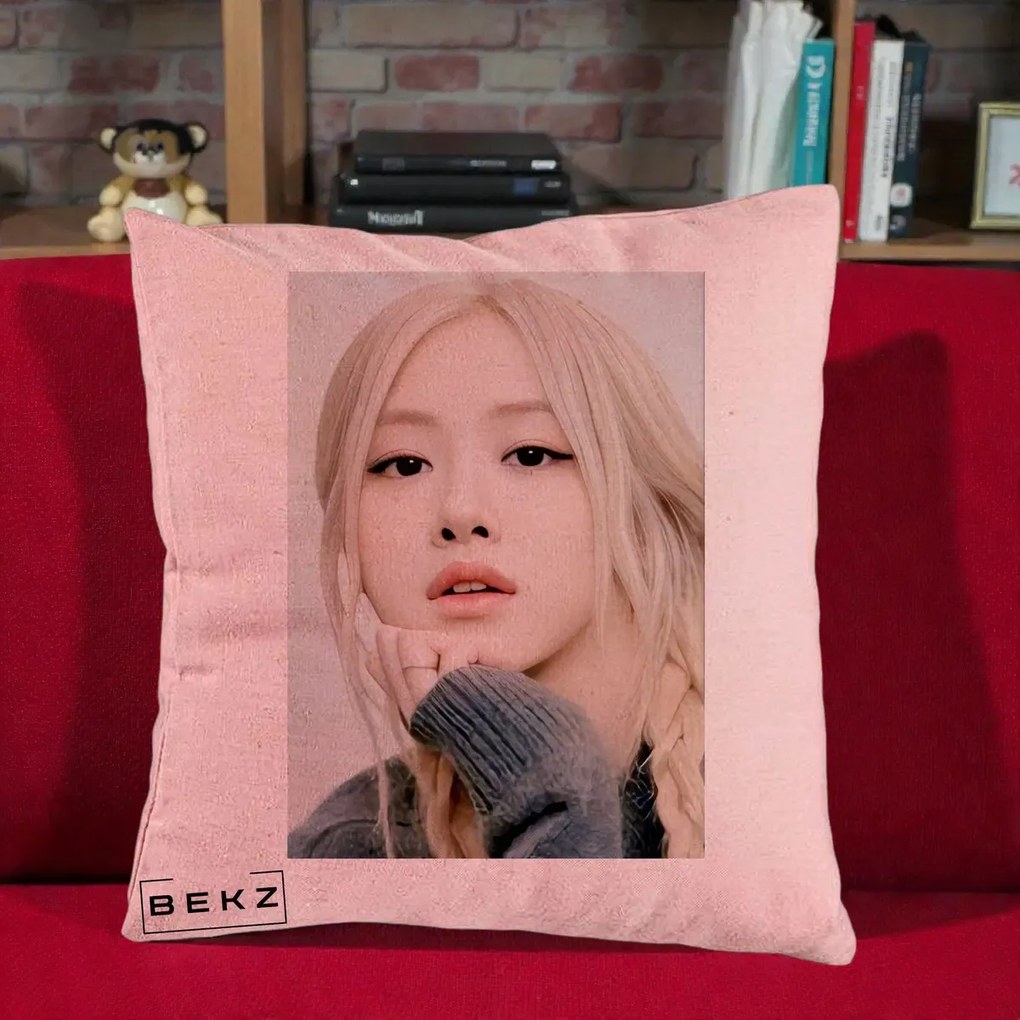 Perna Personalizata K-pop BLACKPINK Rose cu Jucarie de Plus, 40x40 cm, Roz, Husa Detasabila, Perna Inclusa, BEKZ®