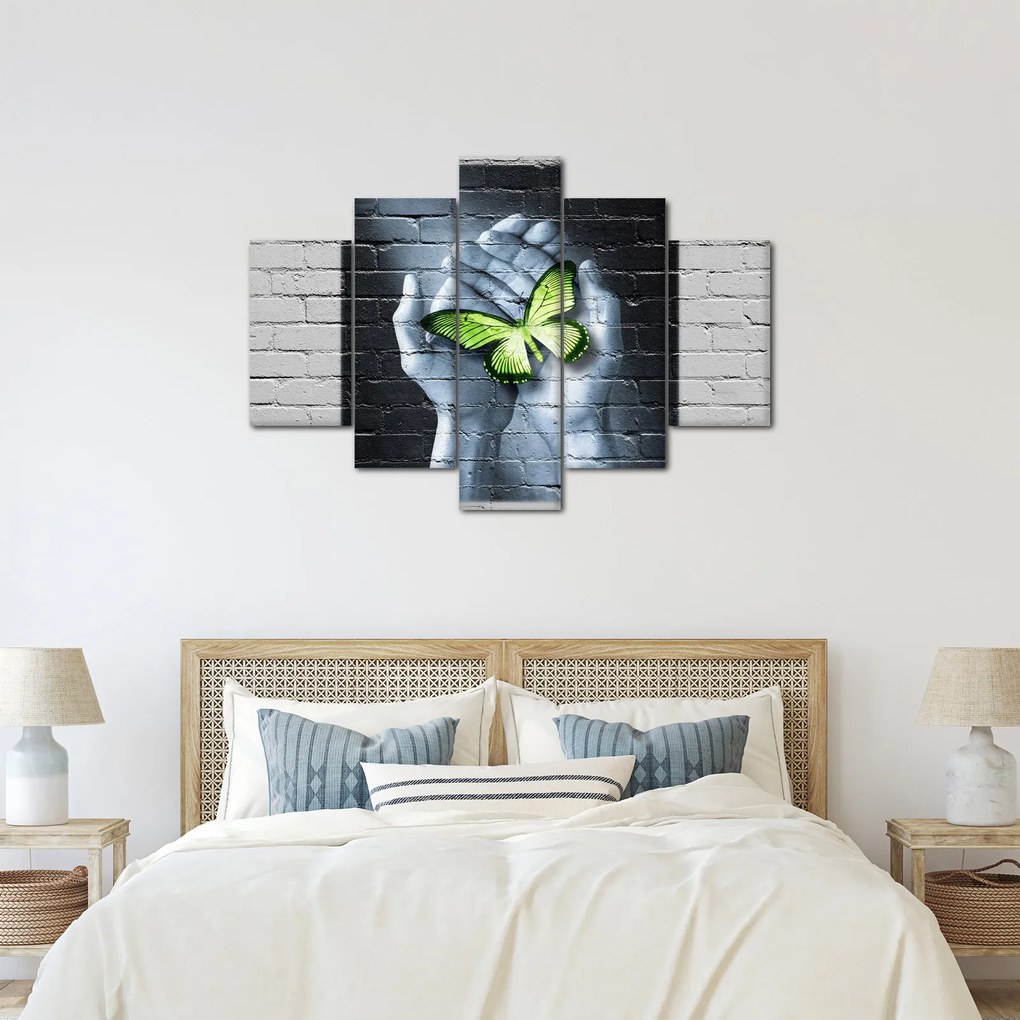 Tablou - Fluture verde în perete (150x105 cm)