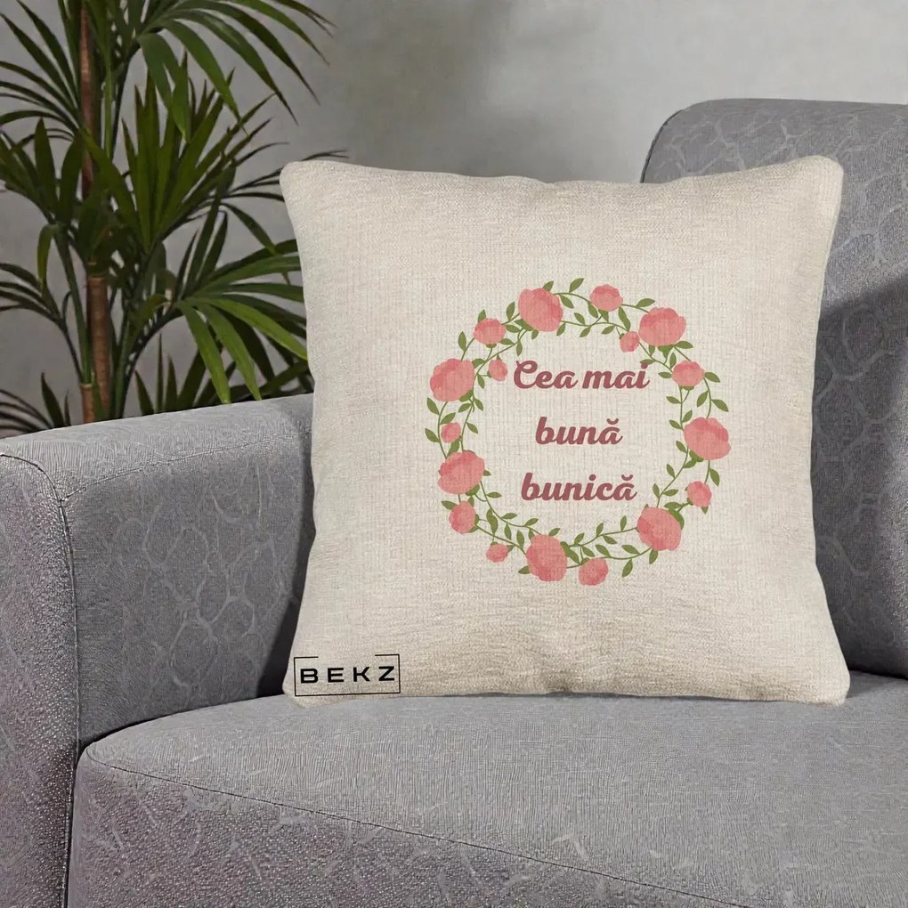 Cadou pentru Bunica - Perna Personalizata Cea Mai Buna Bunica Coronita Trandafiri Roz Clasic, 40x40 cm, Bej Canapea, Husa Detasabila, Perna Inclusa, BEKZ®