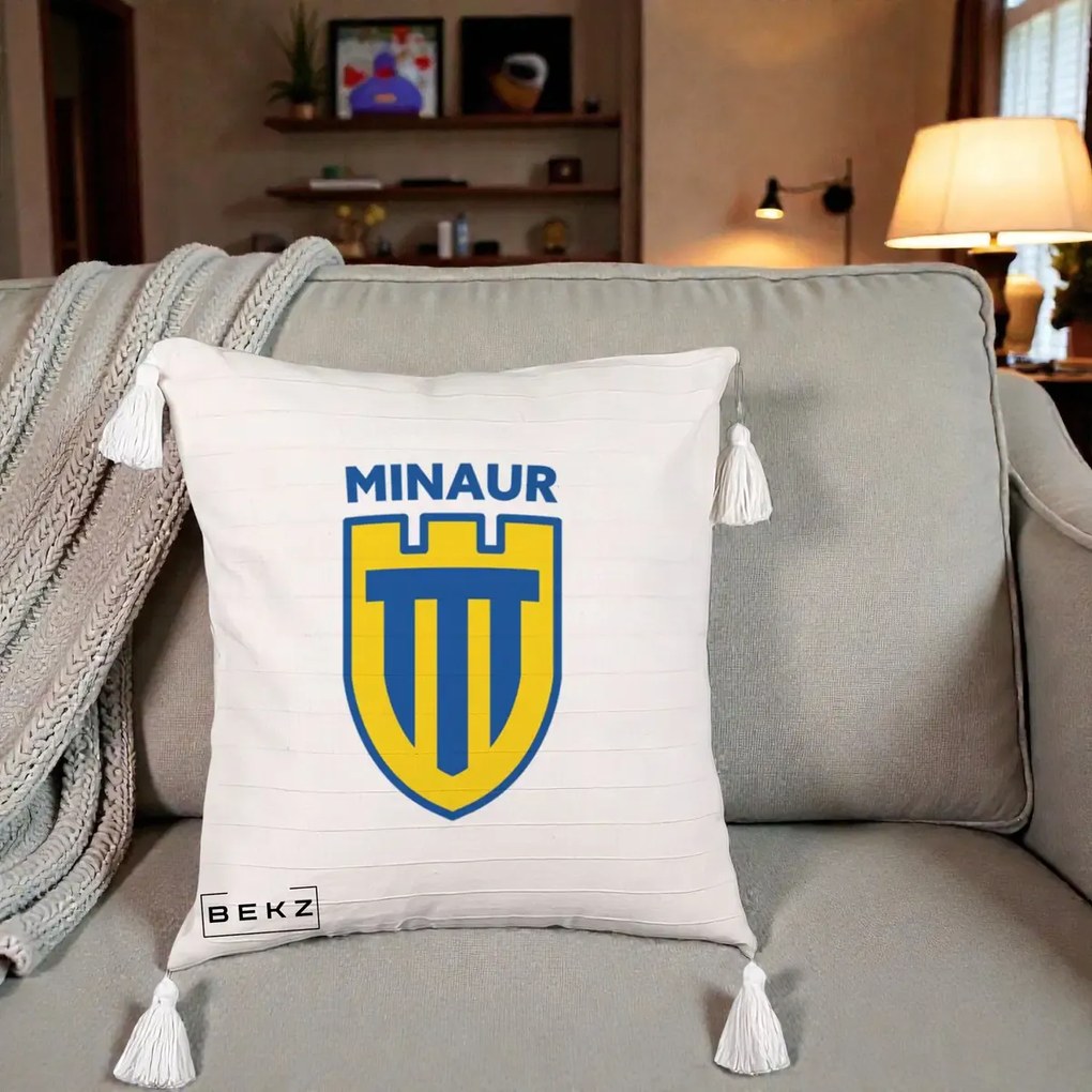 Perna Personalizata Minaur Baia Mare Fotbal, 40x40 cm, Bej cu Franjuri, Husa Detasabila, Perna Inclusa, BEKZ®