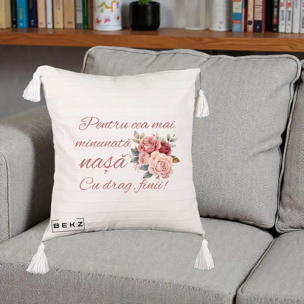 Cadou pentru Nasa - Perna Personalizata Pentru Cea mai Minunata Nasa Cu drag Finii, 40x40 cm, Bej cu Franjuri, Husa Detasabila, Perna Inclusa, BEKZ®