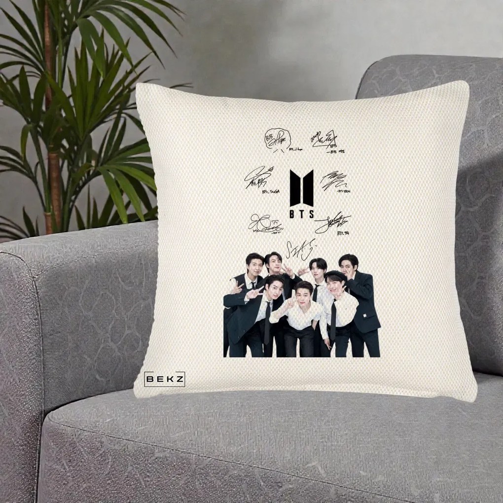 Perna Personalizata K-pop BTS Autografe Toti Membrii cu Fotografie, 40x40 cm, Crem Reliefat, Husa Detasabila, Perna Inclusa, BEKZ®