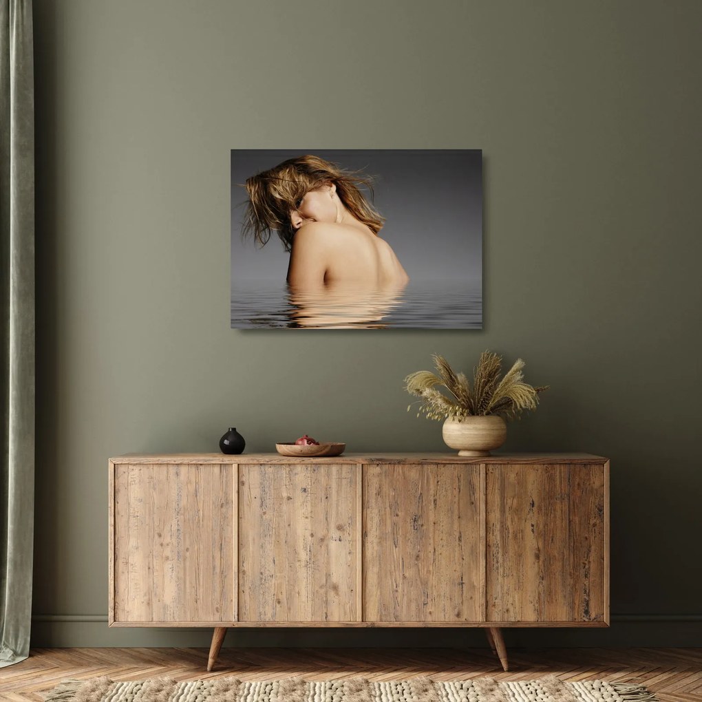 Tablou pe sticlă - Imaginea unei femei care face baie (70x50 cm)