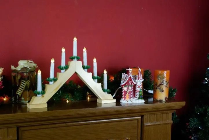 Decor de Crăciun - sfeșnic din lemn, 7 LED-uri