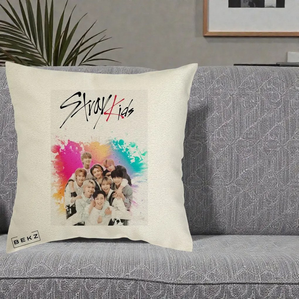 Perna Personalizata K-pop Stray Kids cu Splash Multicolor, 40x40 cm, Ecru, Husa Detasabila, Perna Inclusa, BEKZ®