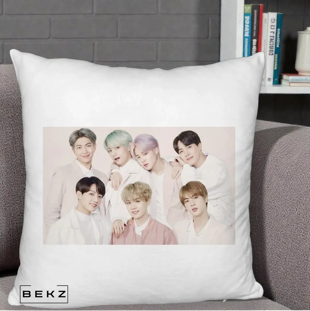 Perna Personalizata K-pop BTS Foto Grup Landscape Pastel, 40x40 cm, Alb Pufos, Husa Detasabila, Perna Inclusa, BEKZ®