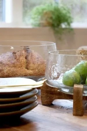 Platou pentru servire cu bază din lemn de mango și capac din sticlă, H16,5/D20 cm