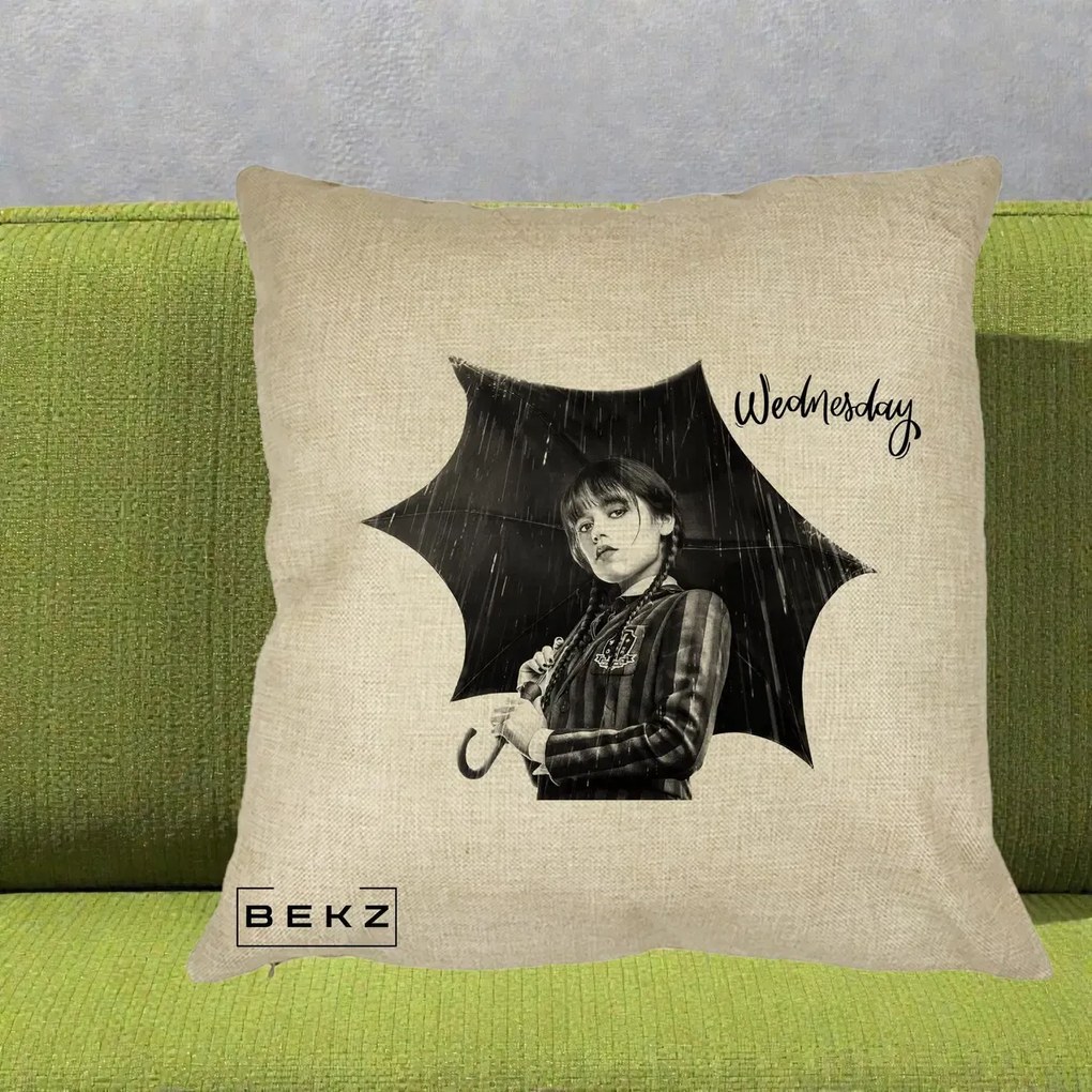 Perna Personalizata Wednesday Addams cu Umbrela Foto, 40x40 cm, Crem, Husa Detasabila, Perna Inclusa, BEKZ®
