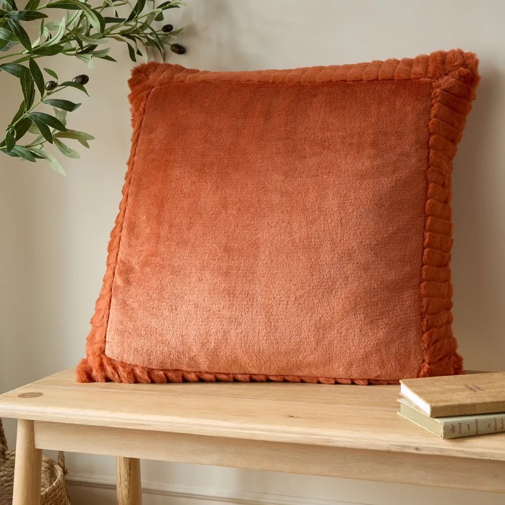 Pernă decorativă din micropluș/cocolino 55x55 cm Velvet and Faux Fur – Catherine Lansfield