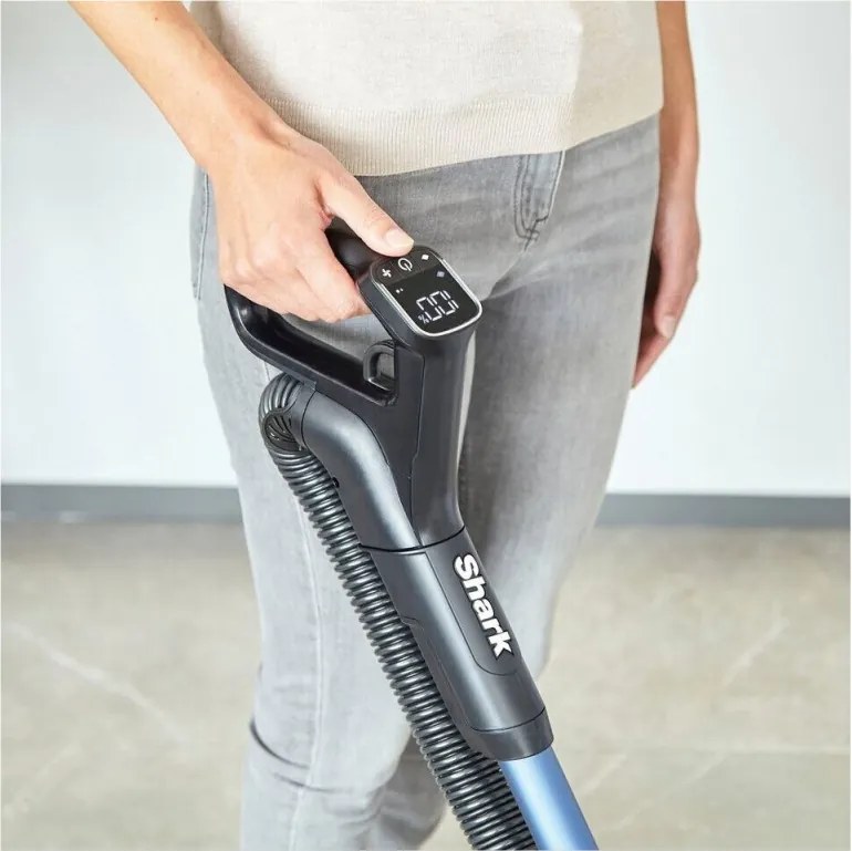 La mâna a doua: Aspirator vertical SHARK ICZ300EU T, 450W, 0.6 L, Autonomie 60 min, Baterie, LED, HEPA, Albastru