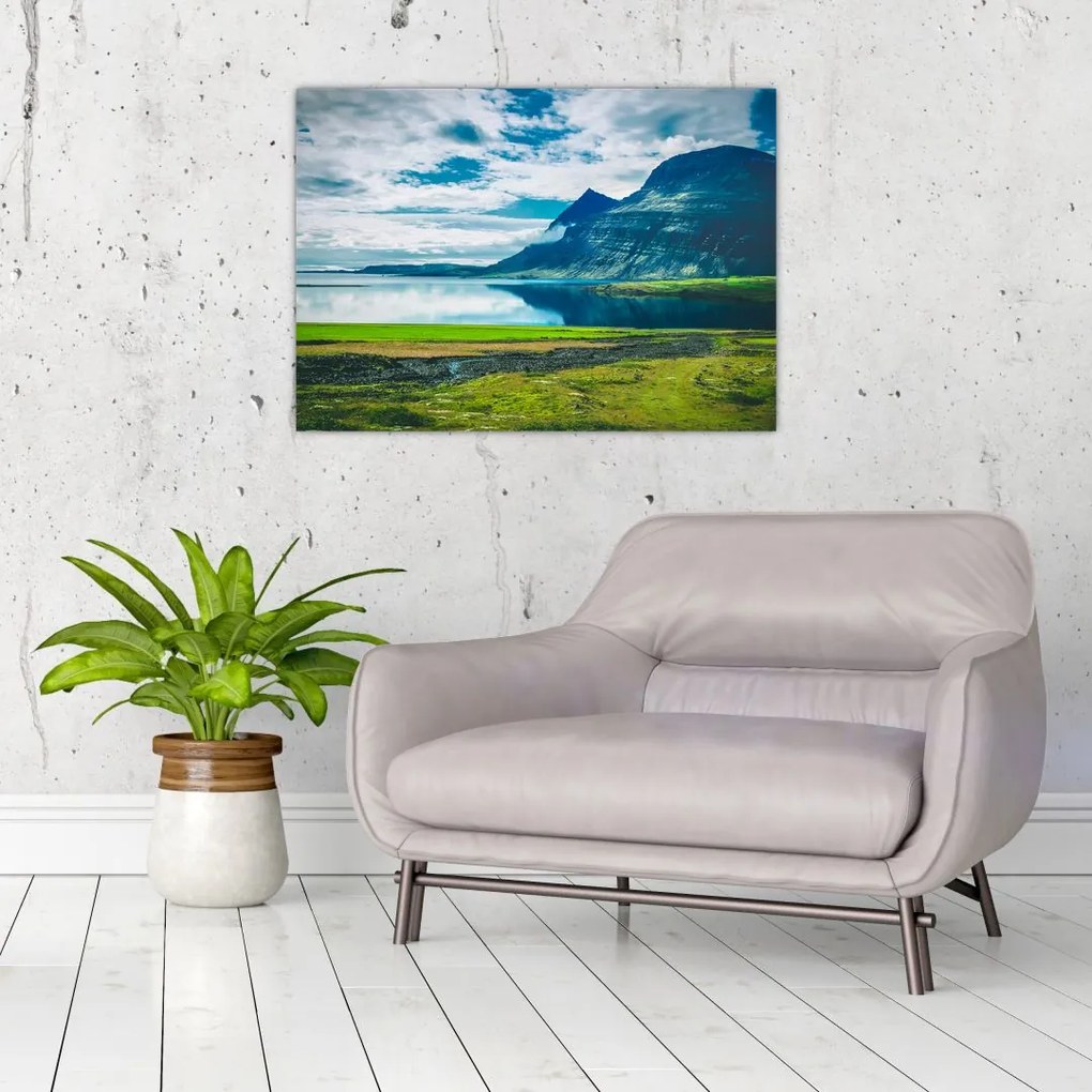 Tablou pe sticlă cu lac și munți (70x50 cm)