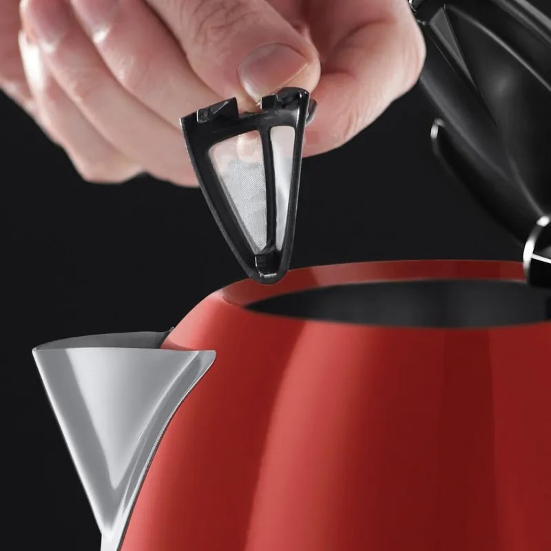 Cana electrica Russell Hobbs Colours Plus Flame Red 20412-70, 2400 W, 1,7 l, Fierbere rapida, Element de incalzire ascuns, Baza rotativa la 360°, Indicator, Rosu