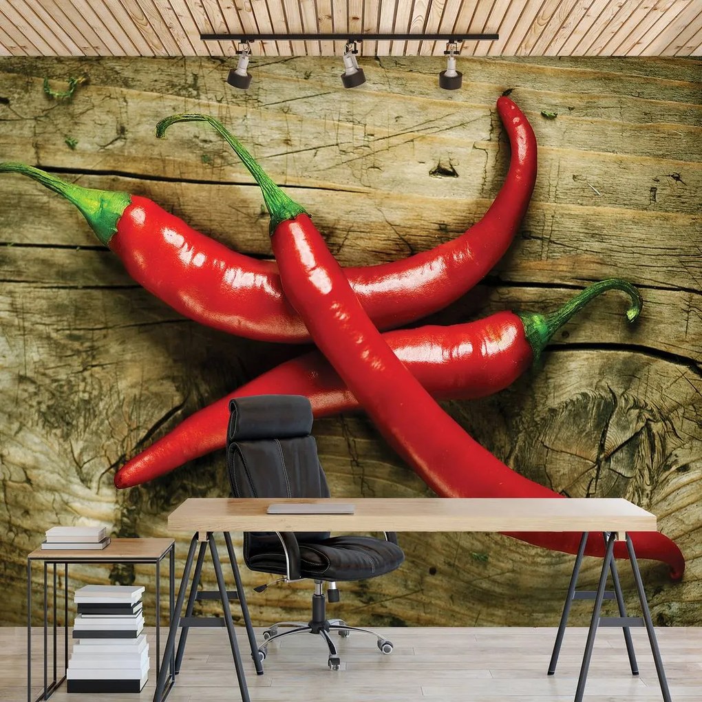 Fototapet - Chili ardei pe scănduri (254x184 cm)