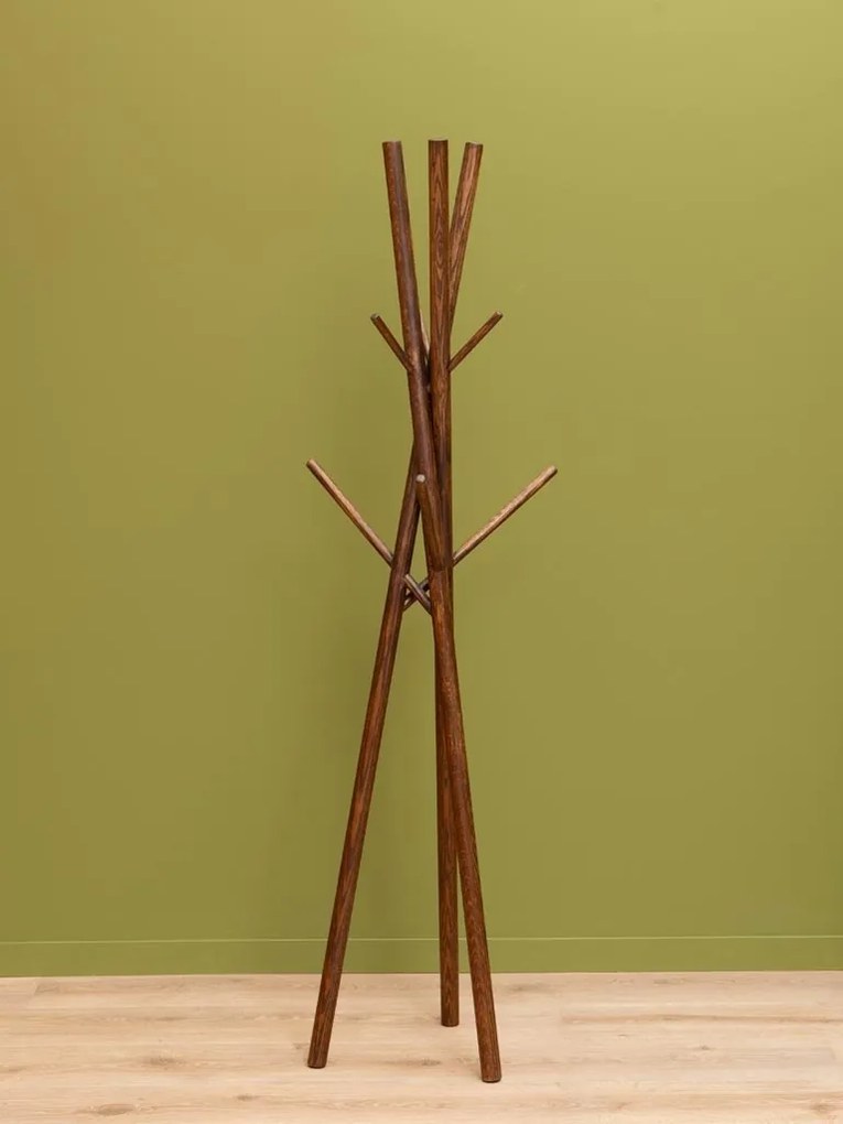 Cuier de podea din lemn de stejar, maro închis, structură din bețe încrucișate, finisaj natural, 174,5 x 46,5 cm, „Bunch”