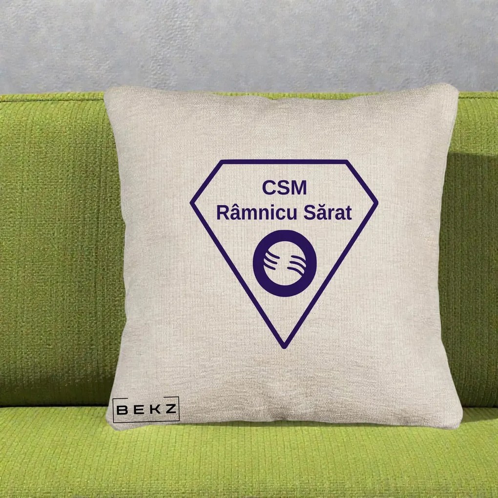 Perna Personalizata CSM Ramnicu Sarat Fotbal, 40x40 cm, Bej Canapea, Husa Detasabila, Perna Inclusa, BEKZ®